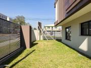 SOBRADO NO CAPÃO RASO COM SUÍTE