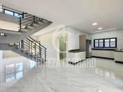 Sobrado no Condomínio Campos do Conde *COM PISCINA /...