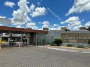 Sobrado no condomínio Grand Village com 3 suítes e quintal