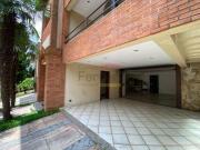 Sobrado no Jardim França em condomínio fechado