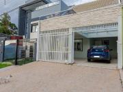 SOBRADO NO XAXIM, 180 M², 4 DORMITÓRIOS E 2 VAGAS