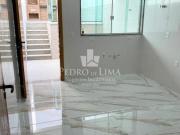 Sobrado novíssimo conta com três quartos, uma suíte,...