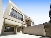 SOBRADO NOVO A VENDA 03 QUARTOS E 03 SUÍTES E...