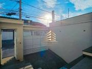 Sobrado novo com 3 suítes e piscina a venda no Paraventi