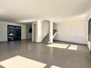 SOBRADO NOVO NO CONDOMÍNIO MIKONOS NO XAXIM