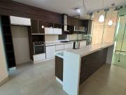 Sobrado para Aluguel com 3 quartos, 234 m² por R$ 7.200