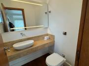 Sobrado para aluguel e venda possui 366 metros quadrados...