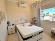 Sobrado para aluguel possui 320 metros quadrados com 4...