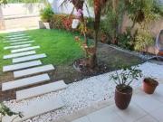 Sobrado para aluguel tem 220 metros quadrados com 5...