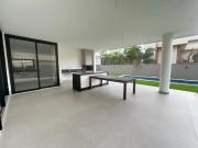 Sobrado para aluguel tem 264 metros quadrados com 3...