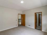 Sobrado para aluguel tem 776 metros quadrados com 4 quartos