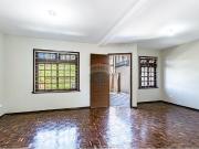 Sobrado para locação com 3 quartos, sendo 1 suíte, e 4...