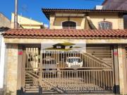 Sobrado para venda com 3 suítes e 4 vagas na Vila Matilde