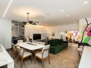 Sobrado para venda com 4 quartos, sendo 2 suítes, 256m²