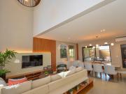 Sobrado para venda em Roça Grande de 199.00m² com 3...