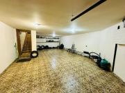 Sobrado para venda possui 250 metros, com 3 quartos, 1...