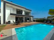 Sobrado para venda possui 360 metros quadrados com 5...