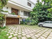 Sobrado para Venda/Aluguel com 5 quartos, 600 m² por R$...