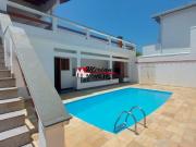 Sobrado Perto Do Mar Em Bairro De Peruíbe