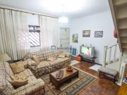 Sobrado, quintal nos fundos, edícula com 2 quartos !...