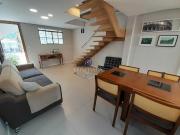 Sobrado reformado à venda próximo à praia, 3 quartos,...