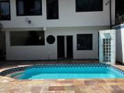 Sobrado Reformado com Área Gourmet, Piscina no Butantã