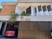 Sobrado Residencial 336m² com 5 quartos, 4 suítes à...