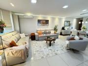 Sobrado Residencial 350m² com 3 quartos, 3 suítes à...