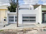 Sobrado Residencial à Venda com 3 quarto s sendo 1...