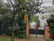 Sobrado Residencial de 510m² com 3 suítes, edícula e 4...