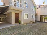 Sobrado SEMIMOBILIADO com 2 quartos + ático à venda, 108...