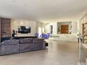 Sobrado totalmente reformado na Granja Viana 4 suítes e