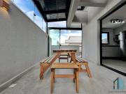 Sobrado triplex, 03 quartos c/suíte, terraço com área...