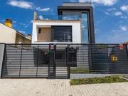 Sobrado Triplex a venda com 3 suítes, 2 vagas, no Novo Mundo