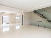 Sobrado Triplex à venda com 4 quartos no Tingui em Curitiba