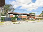Sobrado triplex à venda, no Condomínio Green Line, com...