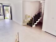 Sobrado Triplex alto padrão de frente para rua, co