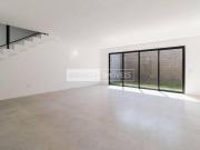 Sobrado Triplex com 3 Dormitórios, 1 Suíte, 157 m², à...