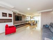 Sobrado triplex com quintal e 4 dórmitorios no Pinheirinho!