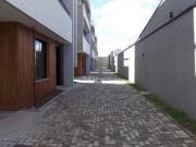 SOBRADO TRIPLEX COM QUINTAL E JARDIM PRIVATIVO