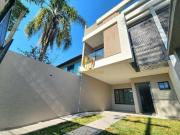 Sobrado Triplex de Luxo à Venda no Água Verde 3 Suítes e...