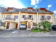 Sobrado triplex em condomínio à venda, com 4 quartos... Sobrado triplex em condomínio à venda, com 4 quartos...