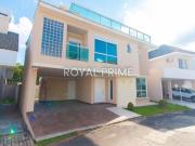 Sobrado Triplex em Condomínio, com Quintal e 4...