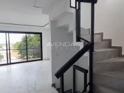 Sobrado triplex em condomínio fechado, com vista p