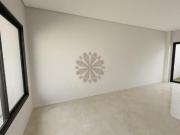 Sobrado triplex em condomínio no Uberaba com terra