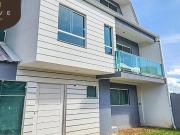 Sobrado triplex, novo, com 04 quartos, 02 suítes, 03...