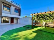 Sobrado Triplex Novo em Condomínio no São Lourenço | 3...