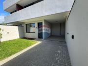 Sobrado triplex, novo, em Santa Felicidade, com 198m², 2...