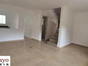 Sobrado Triplex para venda em Caraguatatuba, Centro