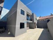 Sobrados em condomínio à venda